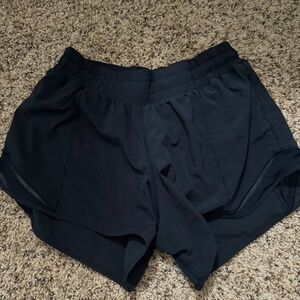 Lululemon Hotty Hot 4 in Shorts